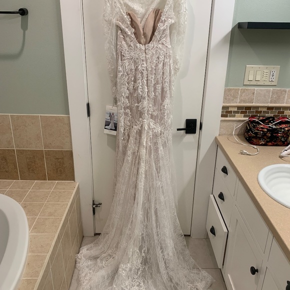 Pronovias Privee Panjin Wedding Dress - Picture 5 of 13